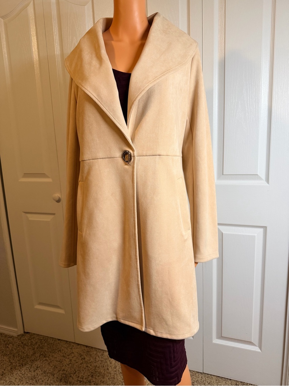 Solitaire Cream Single-Button Shawl Collar Trench Coat